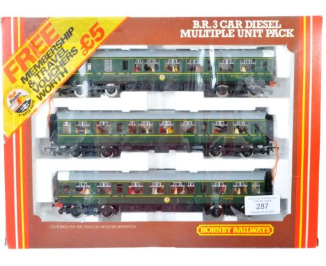 An original Hornby 00 gauge model railway trainset locomotive engine pack No. R687 British Railways 3 Car Diesel Multiple Uni