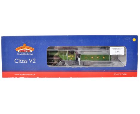 An original boxed Bachmann made Branch Line 00 gauge model railway trainset locomotive engine No. 31-550B Class V2 4771 ' Gre