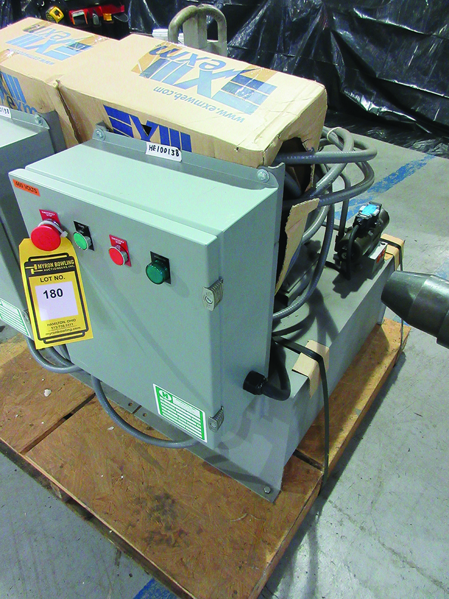 { Group of lots 180, 181 (P) } } } } HYDROLEC INC. 25 GALLON HYDRAULIC