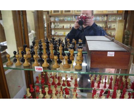A boxwood and ebonized Staunton pattern chess set,&nbsp;King 9cm, Pawn 4.6cm, in mahogany box. 