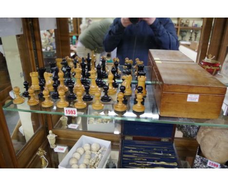 A boxwood and ebonized Staunton pattern chess set,&nbsp;King 8.9cm high, Pawn 4.2cm high, in mahogany box.&nbsp; 