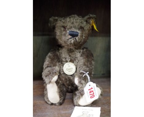 A Steiff 'Classic Series' 1920 teddy bear. 
