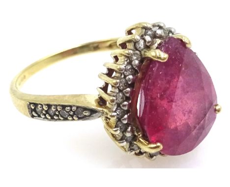 Pink topaz and diamond gold cluster ring hallmarked 9ct Condition Report & Further Details Approx 3.6gm, size NClick here for