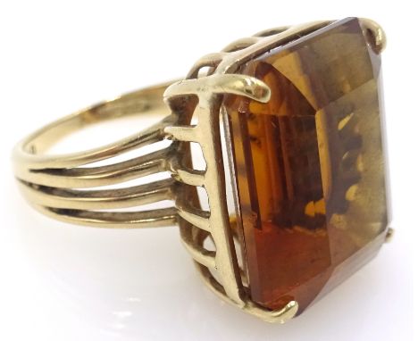 9ct gold ring set with brown zircon hallmarked Condition Report & Further Details Approx 6.5gm, size L-MClick here for furthe