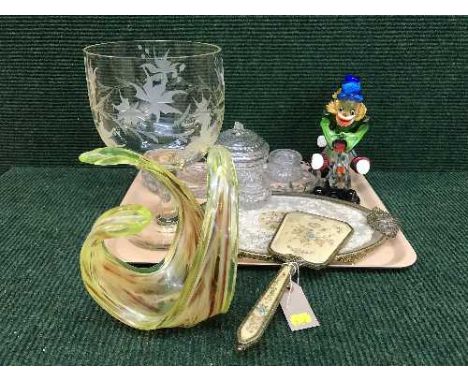A tray of two glass clowns, glass trinket tray and powder bowls, large etched goblet etc 