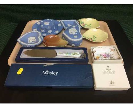 A tray of boxed Royal Crown Derby shallow dish, Aynsley cake knife, Carlton ware dishes, six pieces of Wedgwood Jasper ware 