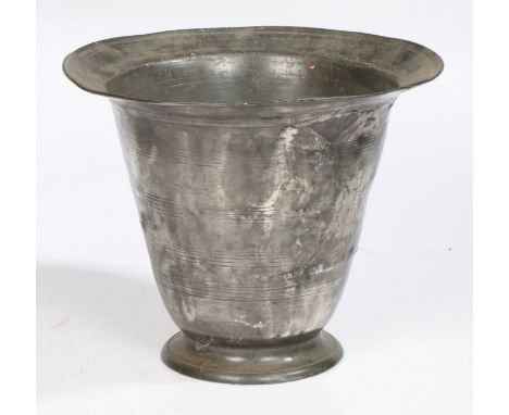 19th century pewter Welsh hat commode, 31cm diameter, 25cm high