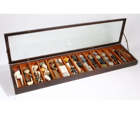 Early 20th century shops table top display cabinet with contents of clay pipes, 19th century snuff boxes to include treen, pa