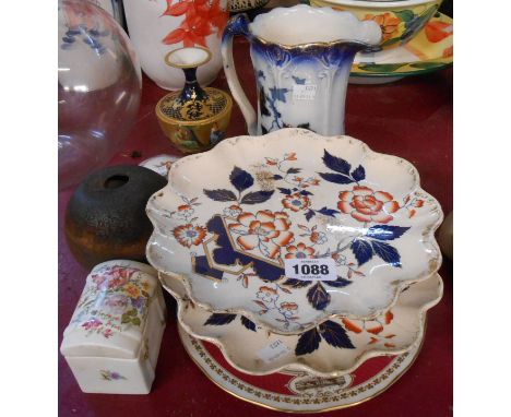 A small selection of assorted ceramic items including hand painted Vienna porcelain vase (a/f), pair of comports, etc.