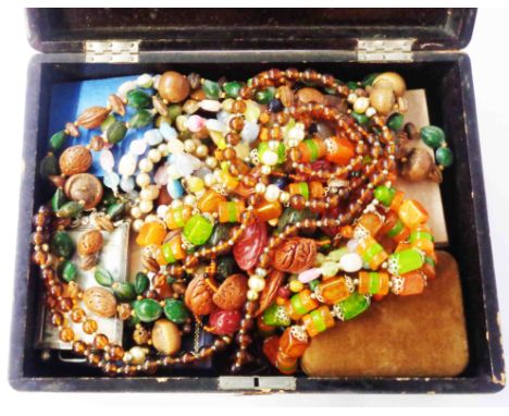 An Oriental lacquered box containing a quantity of costume and white metal jewellery including polished hardstone, polyester 