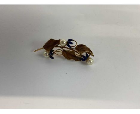 An 18ct yellow gold brooch set with pearls and blue enamel, approx 10.7g.