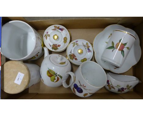 Royal Worcester Evesham cookwares, nine items in total **PLEASE NOTE THIS LOT IS NOT ELIGIBLE FOR POSTING AND PACKING** 