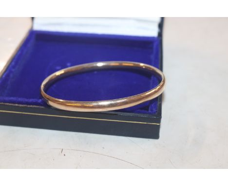 A 9ct gold bangle, approx. 6gms 