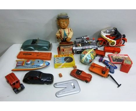 A BOX OF COLLECTOR'S TOYS to include; Charlie Weaver bar tender, battery operated model, Yamaha motorcycle and rider, Gyrosco