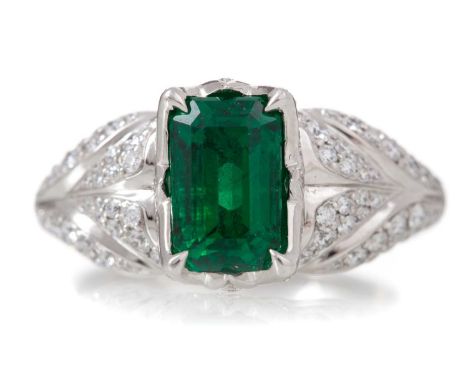 EMERALD AND DIAMOND RING CERTIFICATED, BY KAT FLORENCE set with a Russian emerald of approximately 2.15 carats, flanked by ro