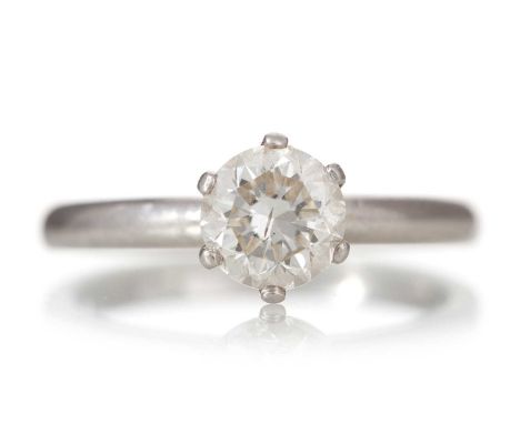 DIAMOND SOLITAIRE RING set with a round brilliant cut diamond of approximately 0.85 carats, in platinum, size K, 4.5g