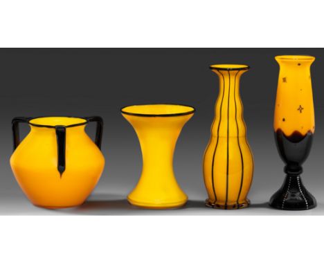 Dekor in "Tango-Farben" aus orangegelbem, farblos überfangenem Opalglas und schwarzem Glas; "Ausführung 162", bzw. "165" und 