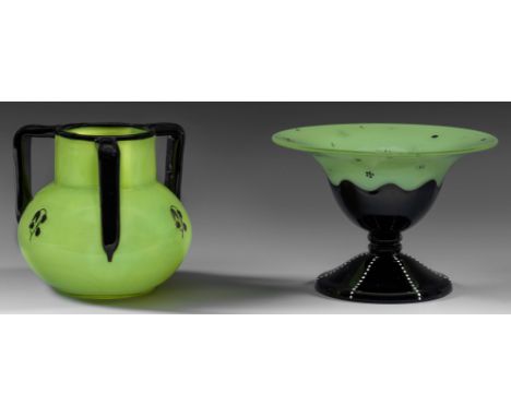 Gebauchte Vase mit zylindrischem Hals, die Schale in weiter Glockenform mit entsprechendem Fuß. Dekor in "Tango-Farben" aus h