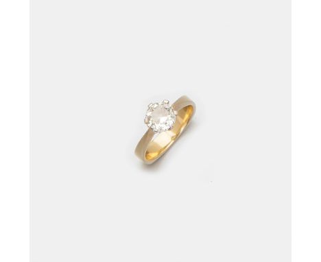 Gelbgold, 14 ct., teilw. mit Weißgold verbödet. Zentral besetzt mit einem Altschliff-Solitär von ca. 2,00 ct. (M/I). Gew. ca.