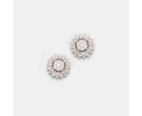Weißgold, gest. 750. Schauseitig besetzt mit Brillanten von zus. ca. 1,98 ct. (G-H/vs1). Ges.-Gew. 6,31 g. Pair of earrings s