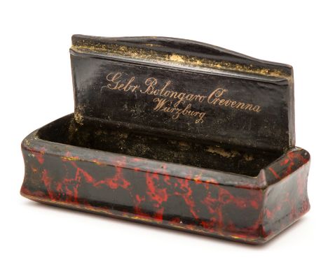 TABAKDOSE DER FIRMA "GEBRÜDER BOLONGARO-CREVENNA" AUS WÜRZBURG Lackarbeit, 19. Jh.3,5 x 11 x 4,5 cmTOBACCO CASE OF THE COMPAN