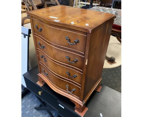 SMALL CHEST OF DRAWERS