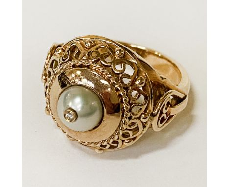 18CT YELLOW GOLD RING WITH SOUTHSEA PEARL &amp; DIAMOND - SIZE L