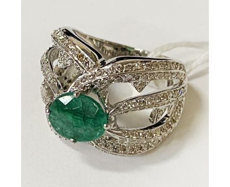 18CT GOLD DIAMOND &amp; EMERALD RING - APPROX 14 GRAMS SIZE O