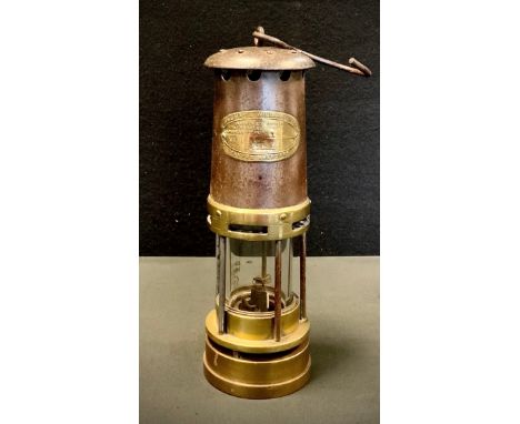 F. Thomas and Williams Ltd, Makers Aberdare miners lamp, No.51 