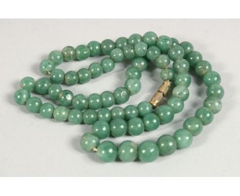 A GOOD JADE BEADED NECKLACE.
