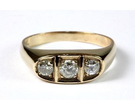 9ct gold gents 3 stone diamond ring (V)