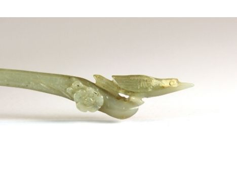 19thC Chinese carved jade hair ornament decorated with a bird L:16cm