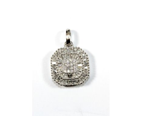 A lovely .925 silver pendant set with baguette and brilliant cut stones, 1.4cm
