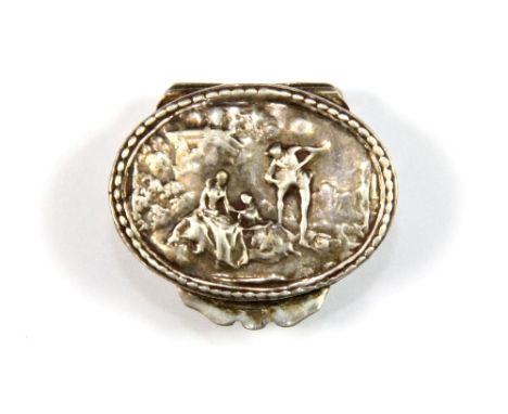 An Italian .800 silver pill box (W:3cm)