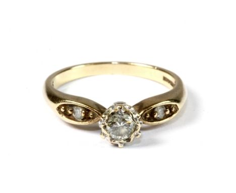 9ct yellow gold diamond solitaire ring with diamond set shoulders (M.5)