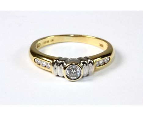 18ct gold diamond solitaire ring with diamond set shoulders (M)