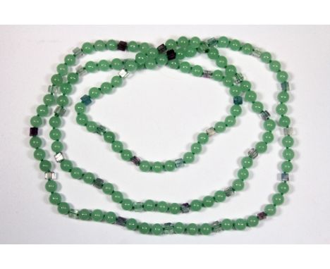 A lovely pale green jade and fluorite necklace L:150cm