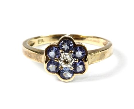 9ct gold and tanzanite cluster ring (Q)