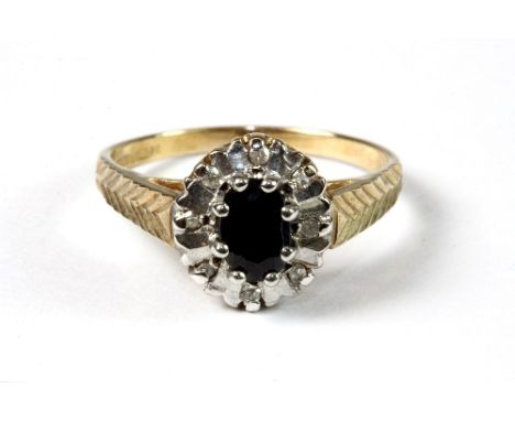 9ct gold sapphire and diamond cluster ring (M.5)