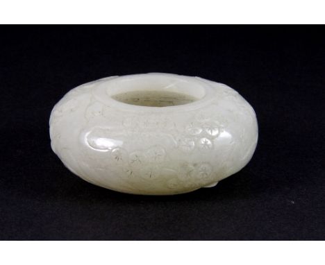 A fine 19th/Early 20thC Chinese carved jade brush washing bowl (5.5 x 2.5cm) Est. £200-300