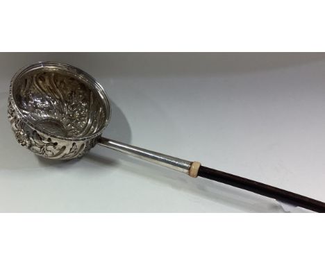 A large 19th Century silver toddy ladle. Approx. 42 grams. Est. £30 - £40.