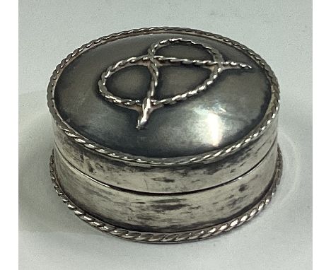 A Continental silver snuff box with lift-off cover decorated with basket weave border. Approx. 37 grams. Est. £30 - £40.