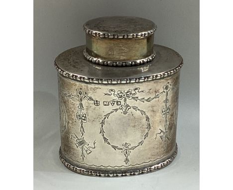 CHESTER: A silver tea caddy with swag decoration. 1909. By George Nathan & Ridley Hayes. Approx. 99 grams. Est. £80 - £120.