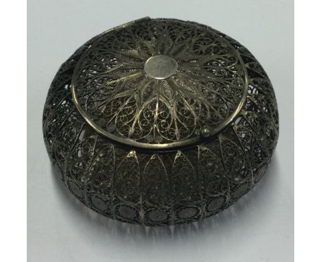 An 18th Century silver snuff box with hinged cover and filigree decoration. Approx. 31 grams. Est. £100 - £120.