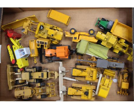 One tray of various mixed scale construction related diecast vehicles and accessories, including Corgi Major, NZG, Conrad, an