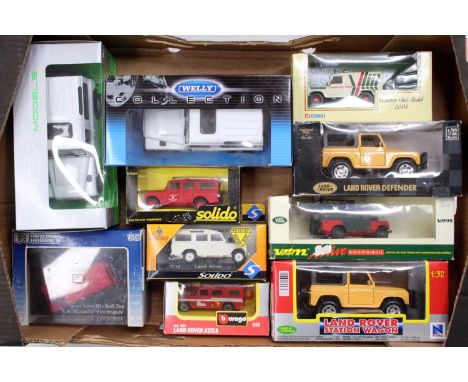 Tray of mixed modern issue diecast model Land Rovers, mixed scales to include Welly, Burago, Corgi and others