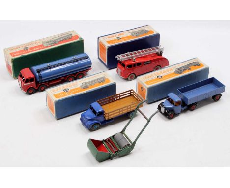 Dinky Toys model group of 5 comprising No. 531 Leyland Comet in blue and tan (G-BVG), No. 555 Fire Engine (G-BVG), No. 504 Fo