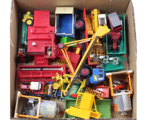 Tray containing various Britains, ERTL, Siku and similar mainly 1/32nd scale farming models to include Massey Ferguson 760 Co