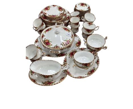 Royal Albert Old Country Roses tea and dinner service - 54 pieces