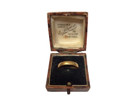 22ct gold wedding ring (Birmingham 1930), size K½Weight 3.7 grams